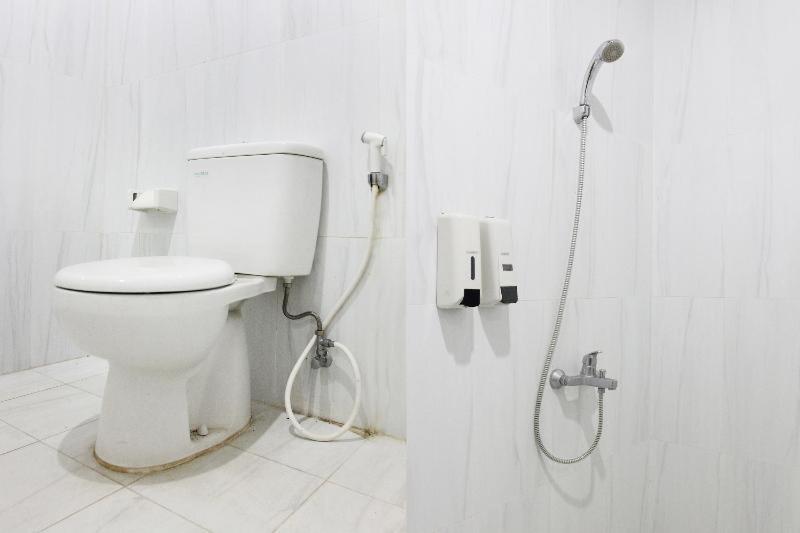 Reddoorz Plus Near Kemang Raya Jakarta Zimmer foto