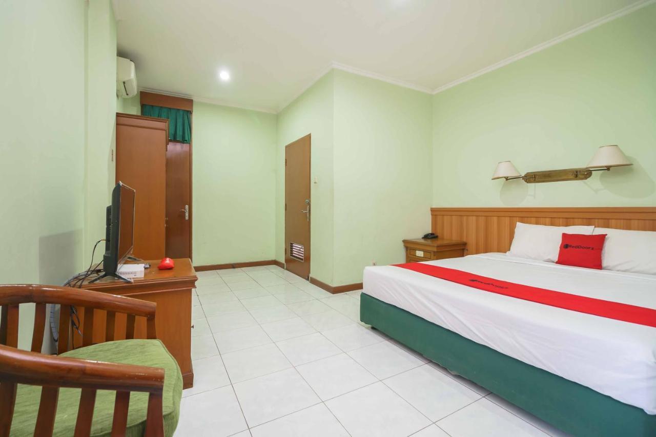 Reddoorz Plus Near Kemang Raya Jakarta Exterior foto