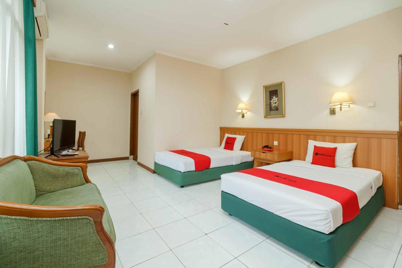 Reddoorz Plus Near Kemang Raya Jakarta Exterior foto