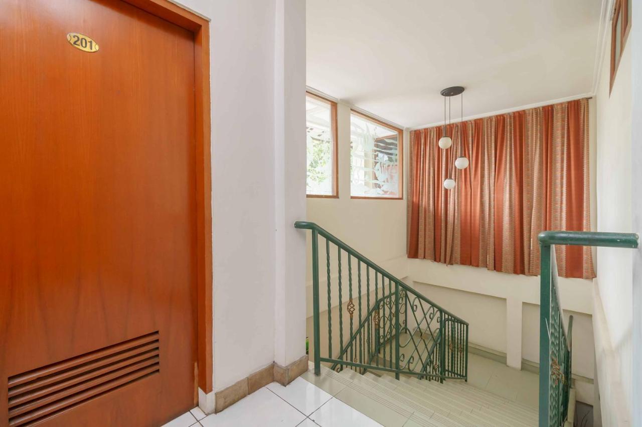 Reddoorz Plus Near Kemang Raya Jakarta Exterior foto