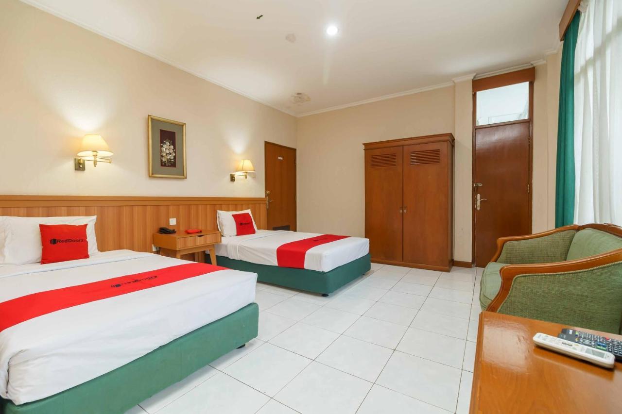 Reddoorz Plus Near Kemang Raya Jakarta Exterior foto