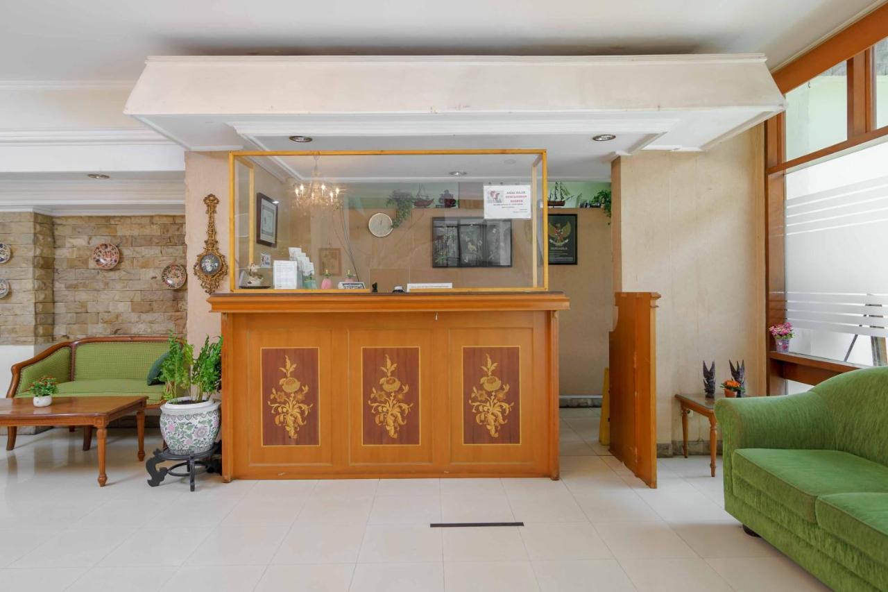 Reddoorz Plus Near Kemang Raya Jakarta Exterior foto