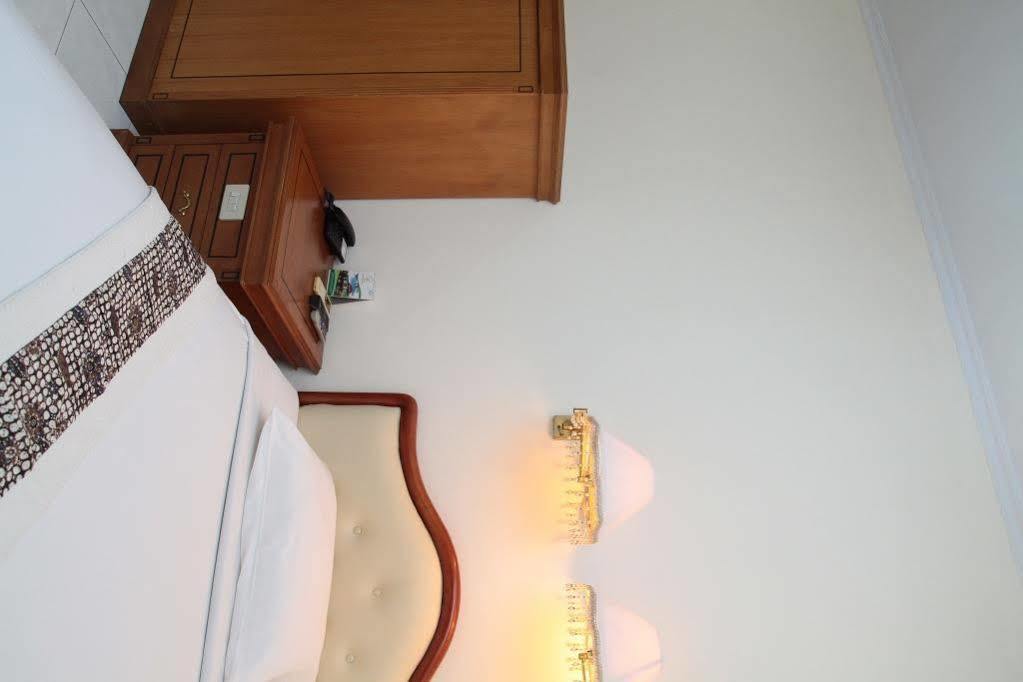 Reddoorz Plus Near Kemang Raya Jakarta Exterior foto